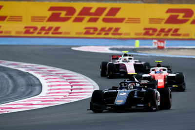 de Vries charges to convincing F2 sprint race victory