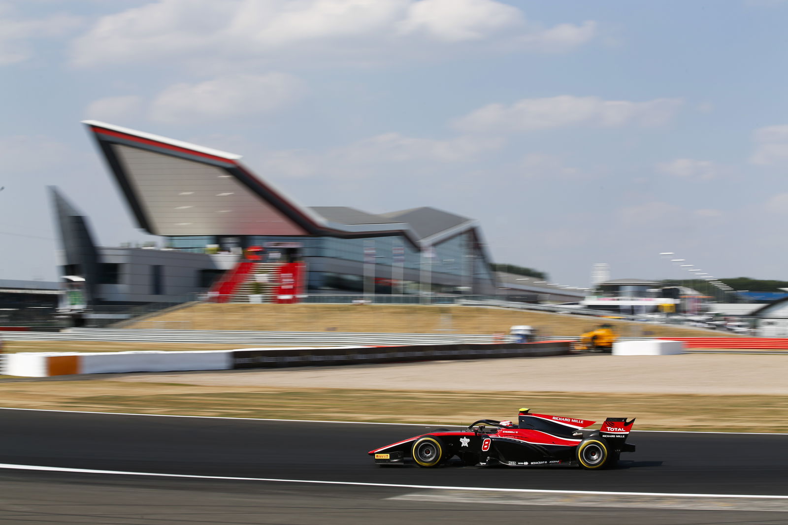 Albon beats Russell to claim second F2 win of 2018
