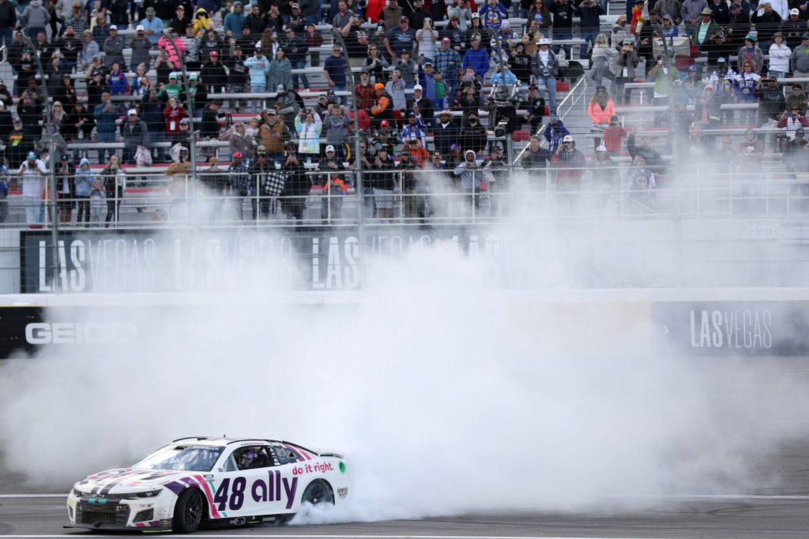 Kyle Larson and Chase Elliott Clear the Air at Las Vegas
