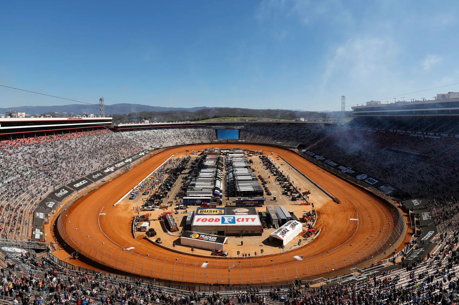 Drivers Challenged in Friday Practice on Bristol Dirt