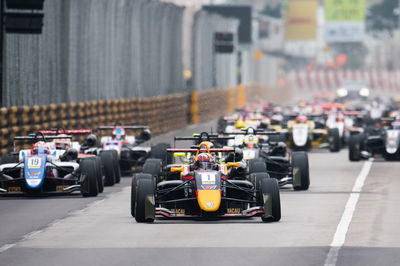 Macau GP under red flag after high-speed Flörsch crash