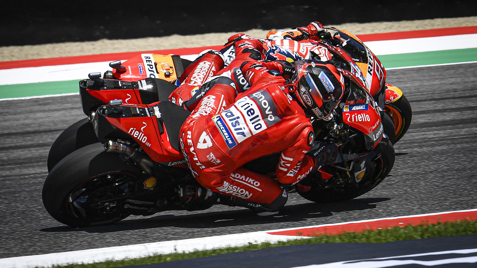 Saksikan: Umpan ganda berani dari Petrucci Marquez-Dovizioso