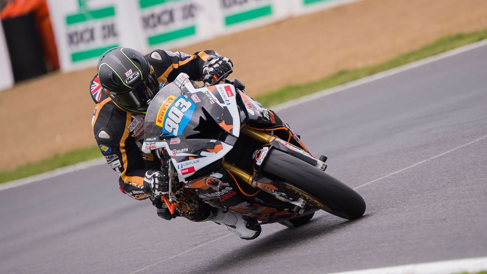 Mark Fincham dies in National Superstock 1000 race