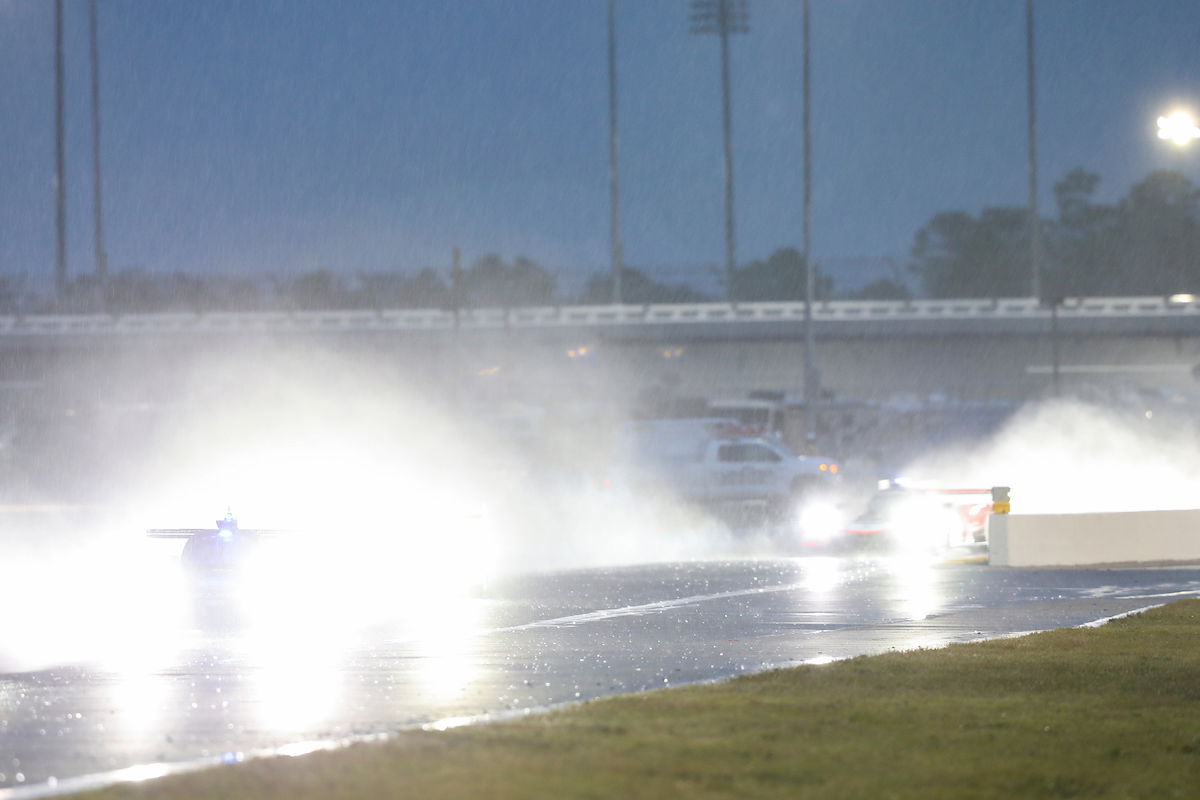 Alonso regains Rolex 24 lead ahead of red flag