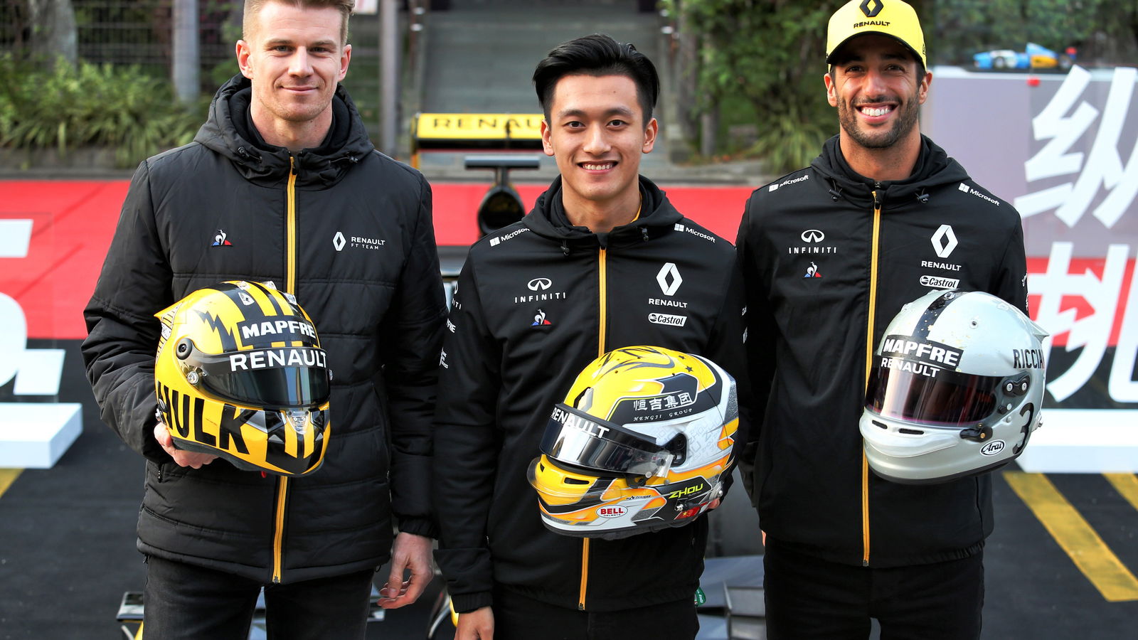 Renault drivers reveal retro helmets for F1’s 1000th race