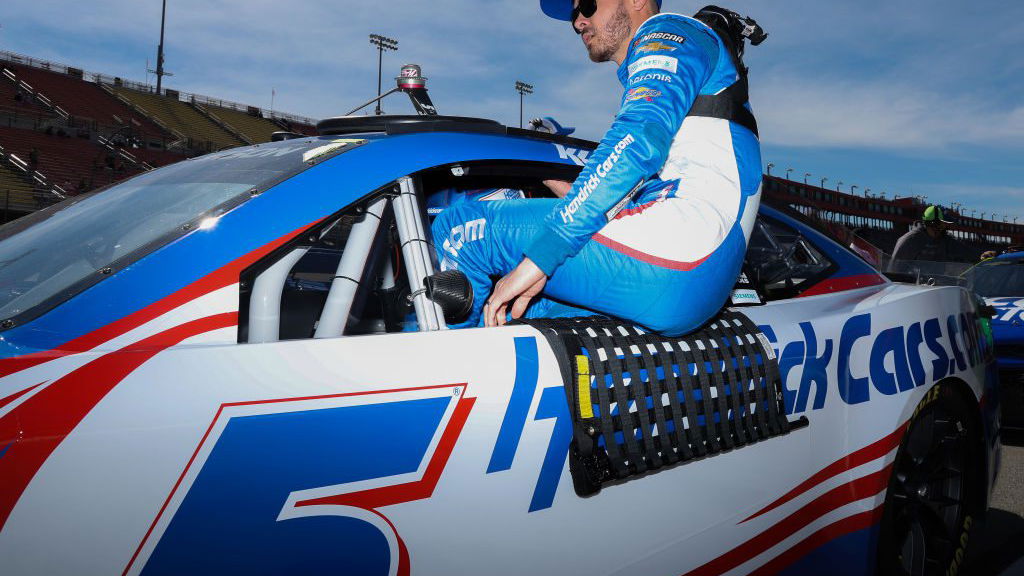 Kyle Larson Wins at Fontana After Contact With Chase Elliott