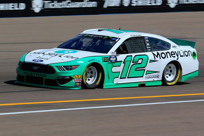 Ryan Blaney bests Chase Elliott for Phoenix pole