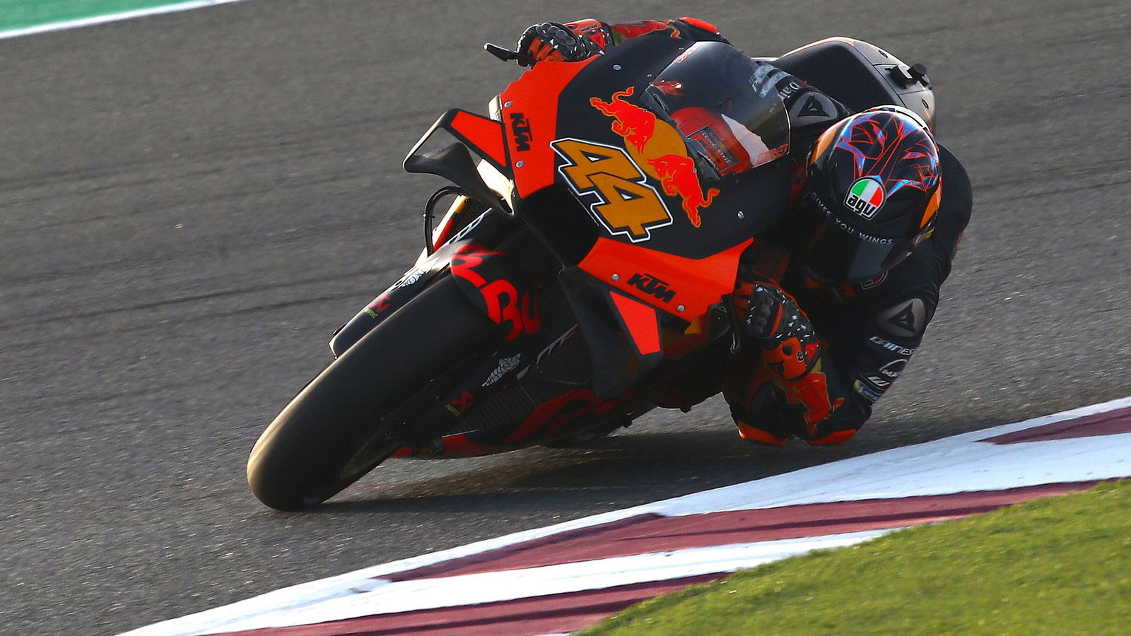 KTM: 'Acceleration based on turning', 8 equal bikes