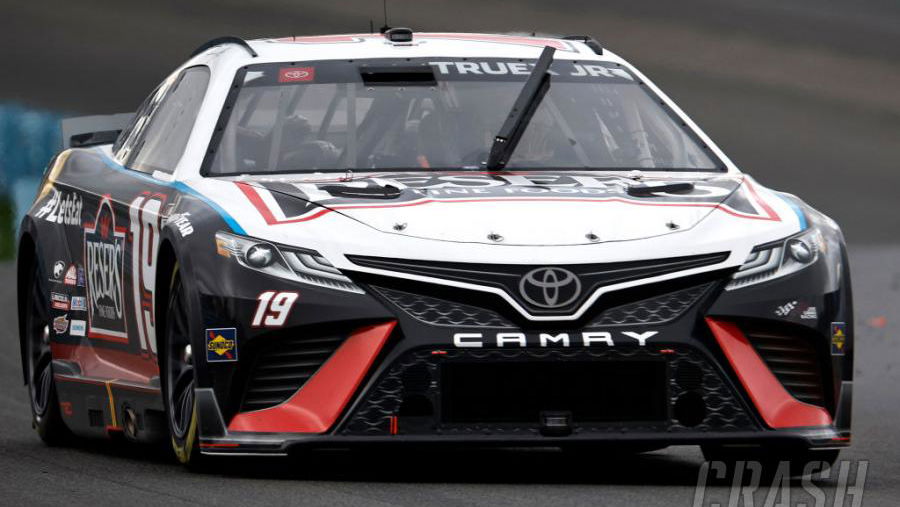 Unfortunate Kimi Raikkonen crashes out of NASCAR comeback