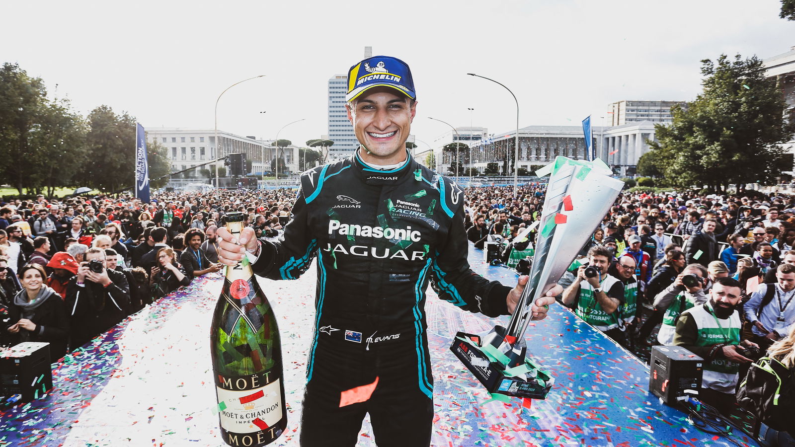 Evans menandatangani kesepakatan baru untuk Formula E Jaguar jangka panjang