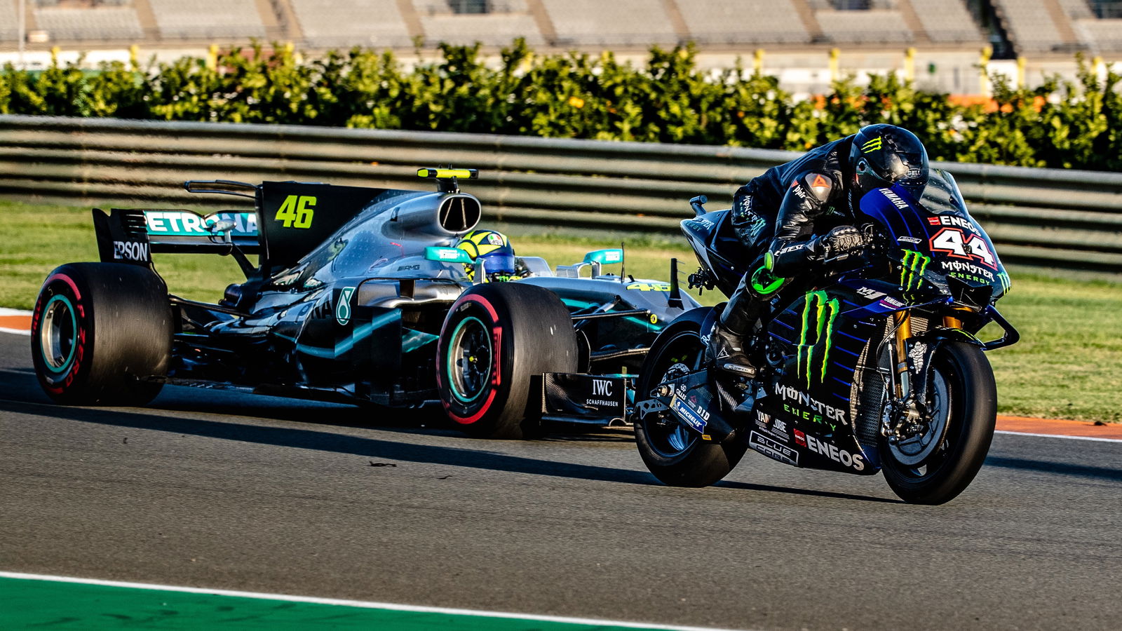Monster Rilis Video di Balik Layar Pertukaran Rossi-Hamilton