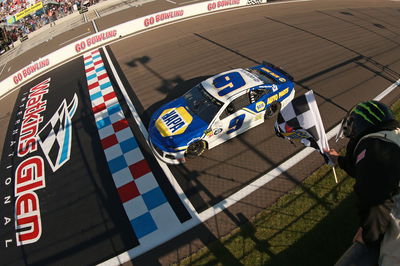 Brad Keselowski bests Kevin Harvick for Michigan pole