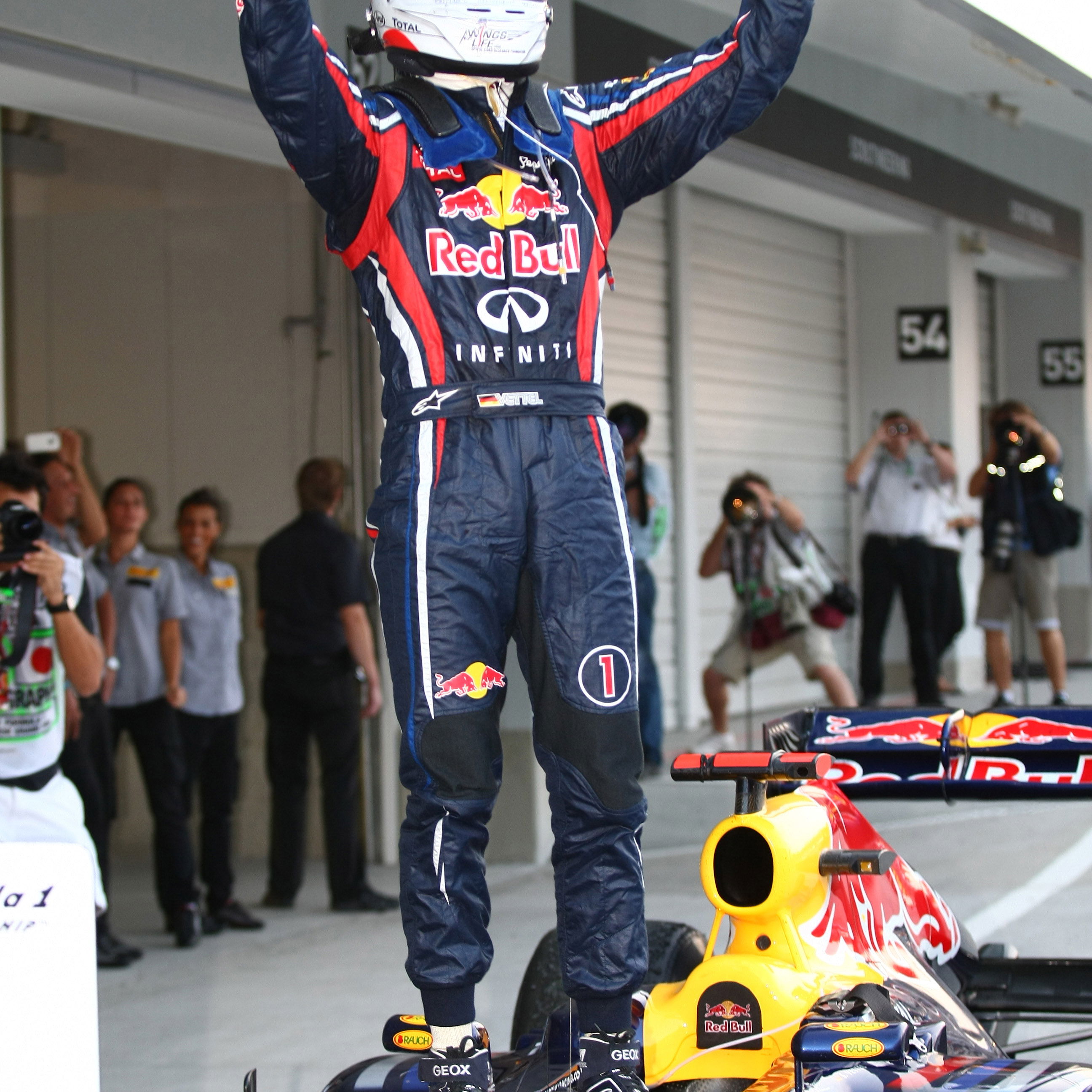 09.10.2011- Race, Sebastian Vettel (GER), Red Bull Racing, RB7 3rd position and World F1 Champion
