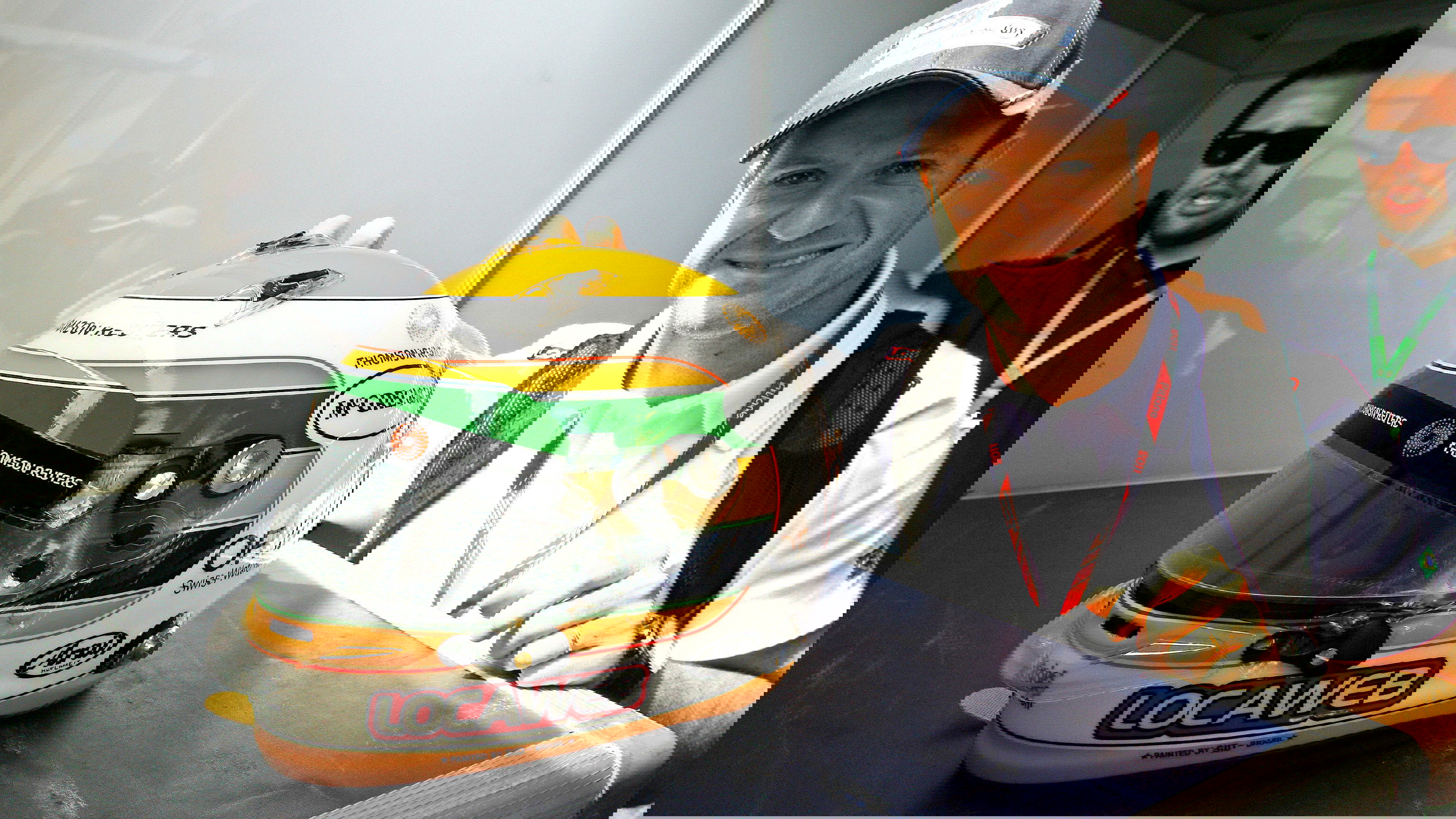 26.11.2011- Rubens Barrichello (BRA), Williams FW33 and his new helmet