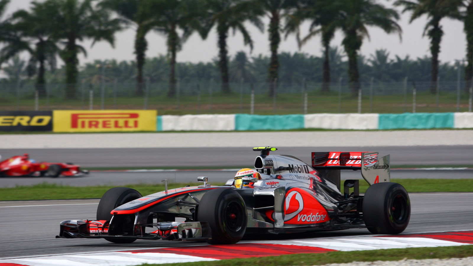 23.03.2012- Free Practice 1, Lewis Hamilton (GBR) McLaren Mercedes MP4-27 leads Fernando Alonso (ESP