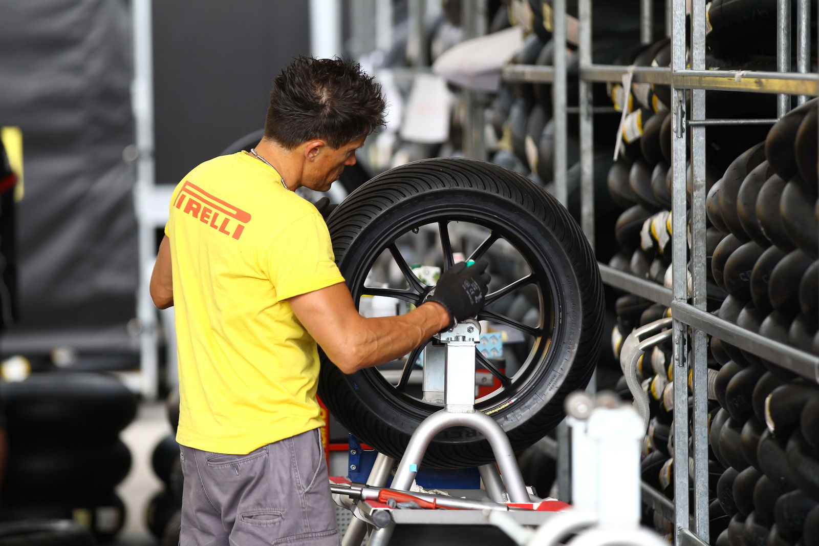 Pirelli tyre fitter, Misano WSBK 2012