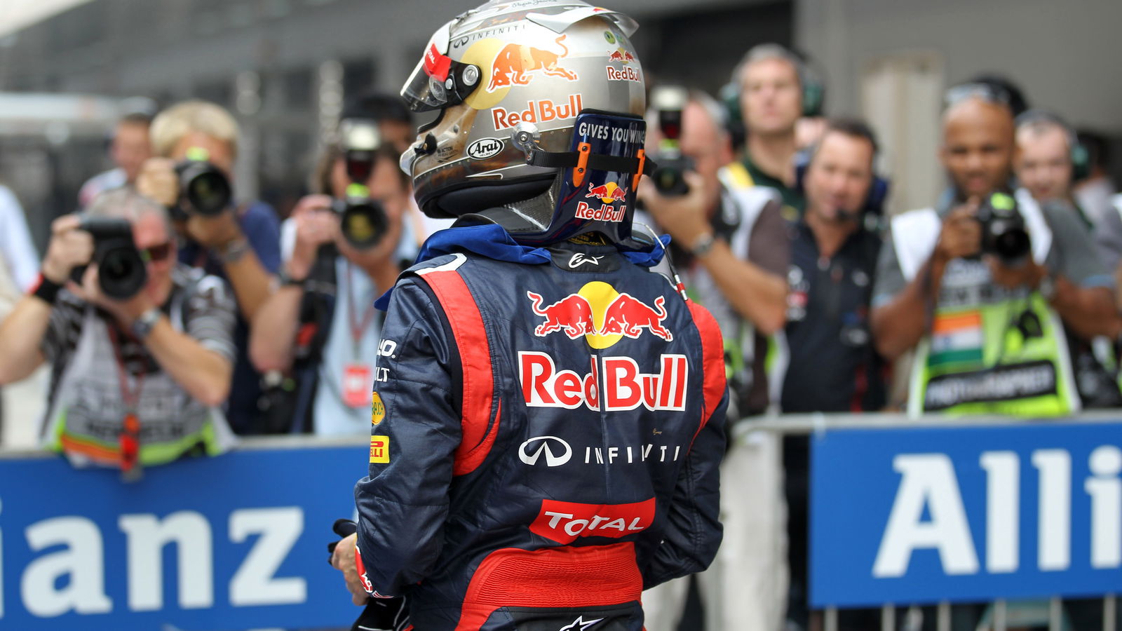 27.10.2012- Qualifying, Sebastian Vettel (GER) Red Bull Racing RB8 pole position