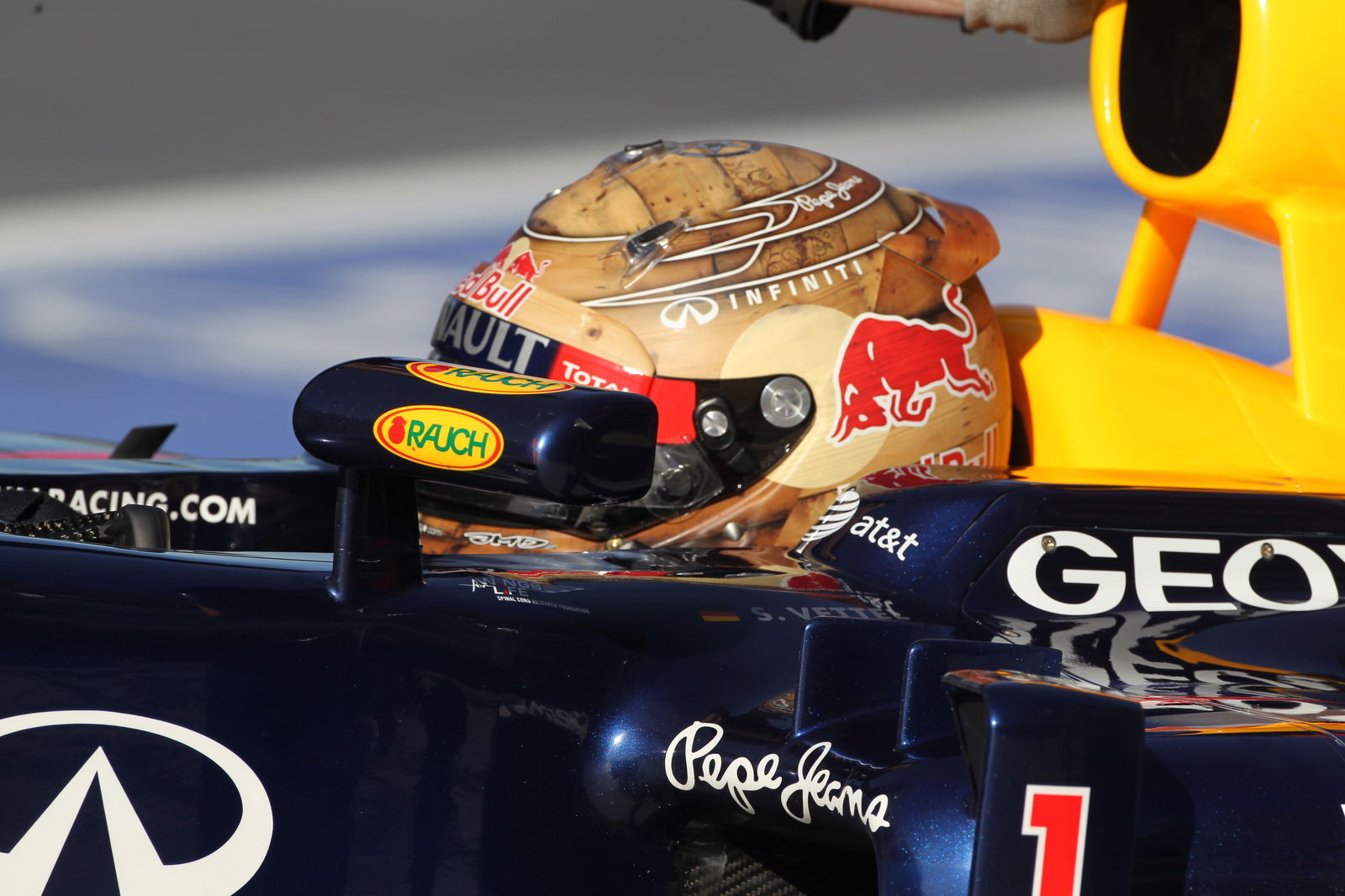 17.11.2012 - Free Practice 3, Sebastian Vettel (GER) Red Bull Racing RB8