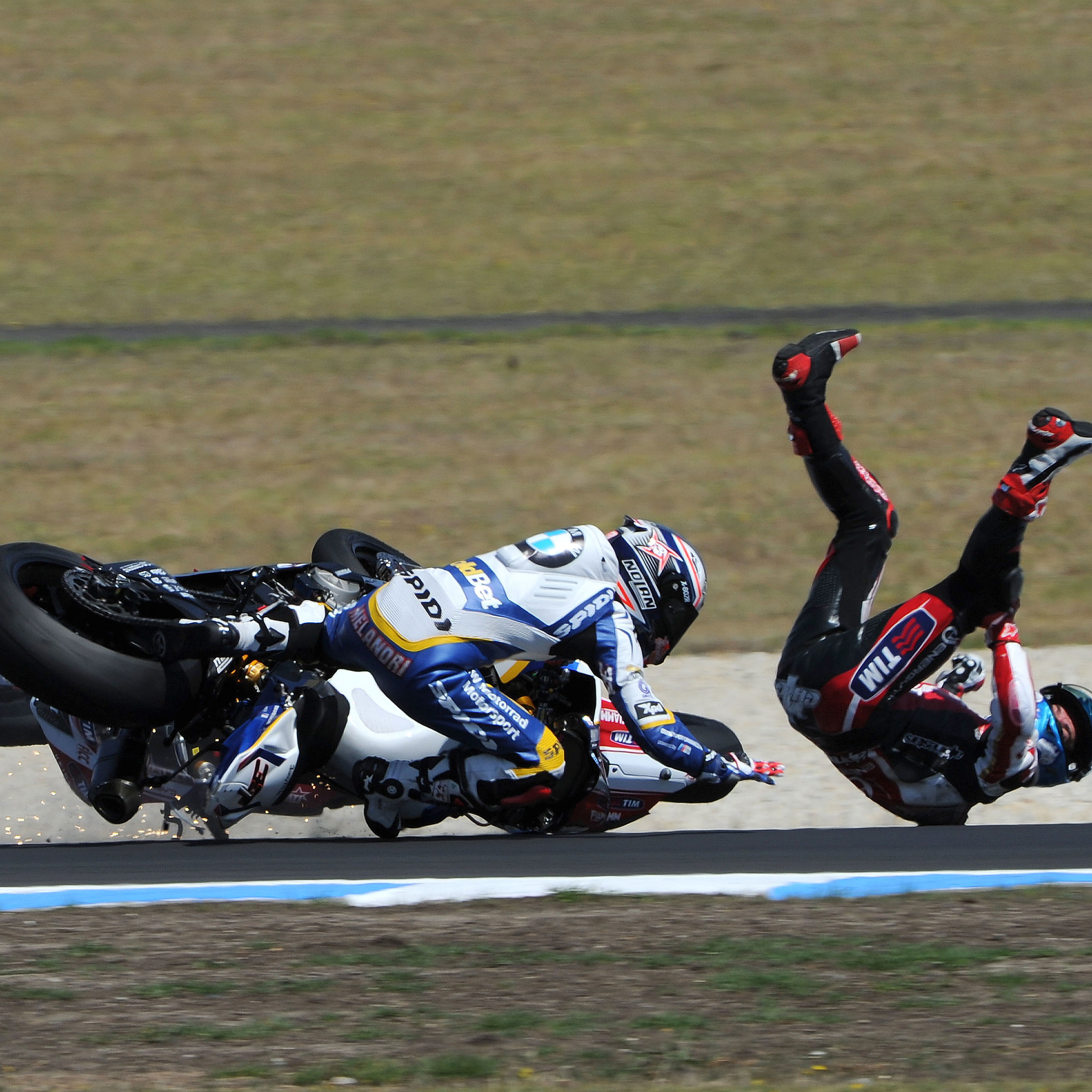 Checa and Melandri crash, Australian WSBK 2013, race 1