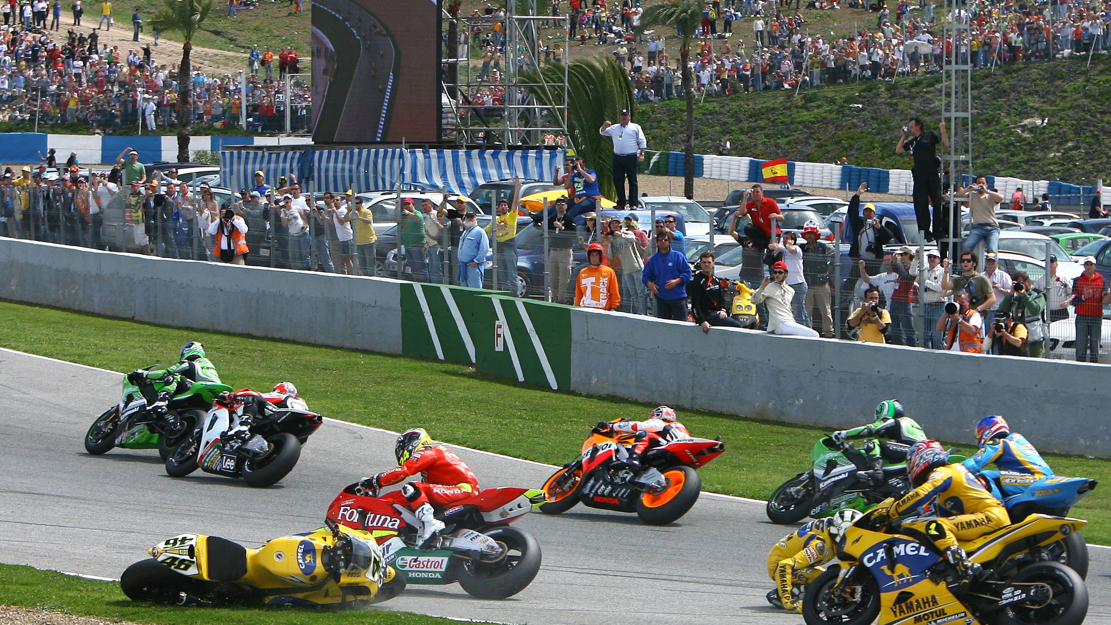Rossi`s turn one crash, Spanish MotoGP, 2006