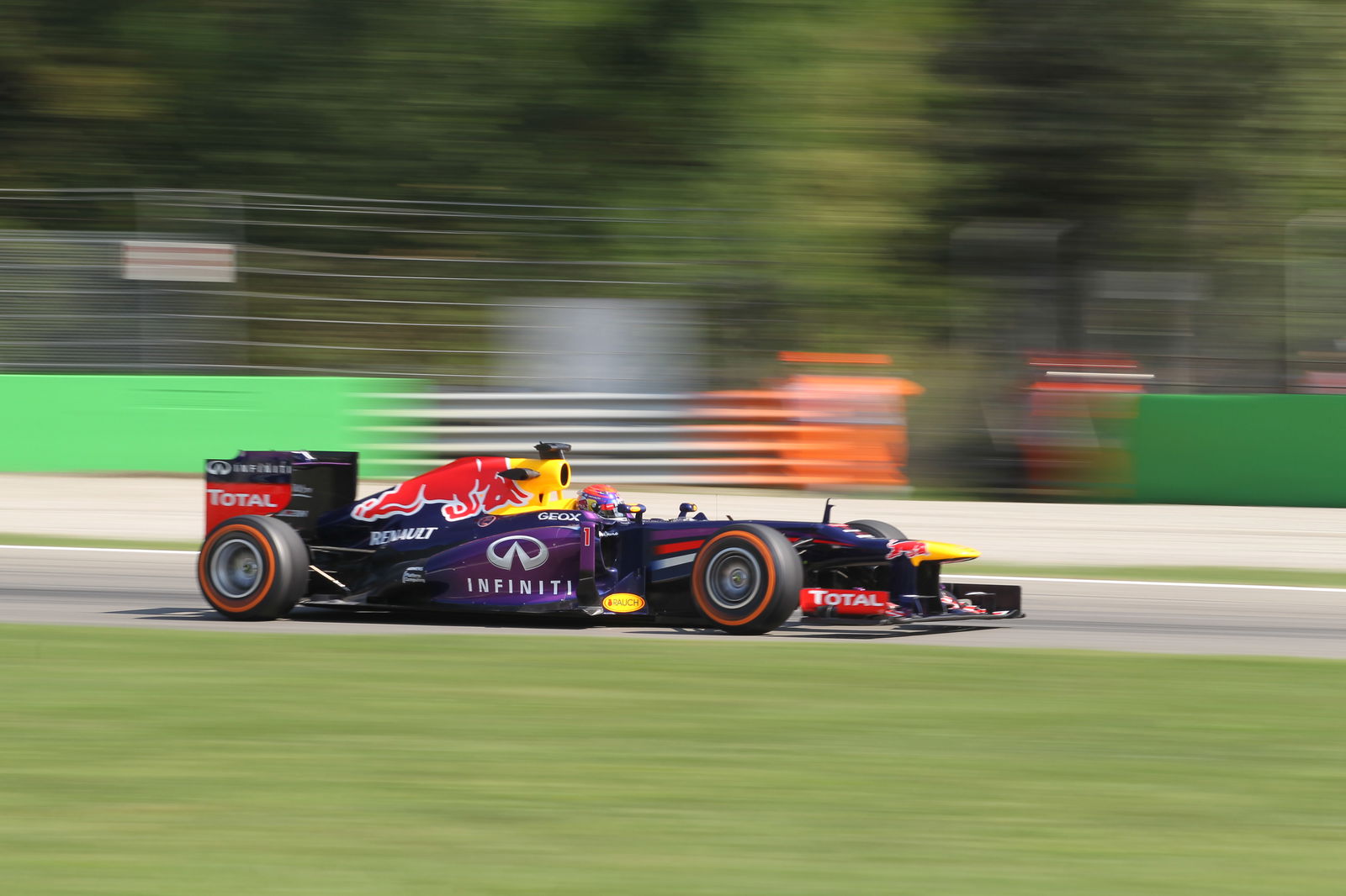 06.09.2013- Free practice 2, Sebastian Vettel (GER) Red Bull Racing RB9