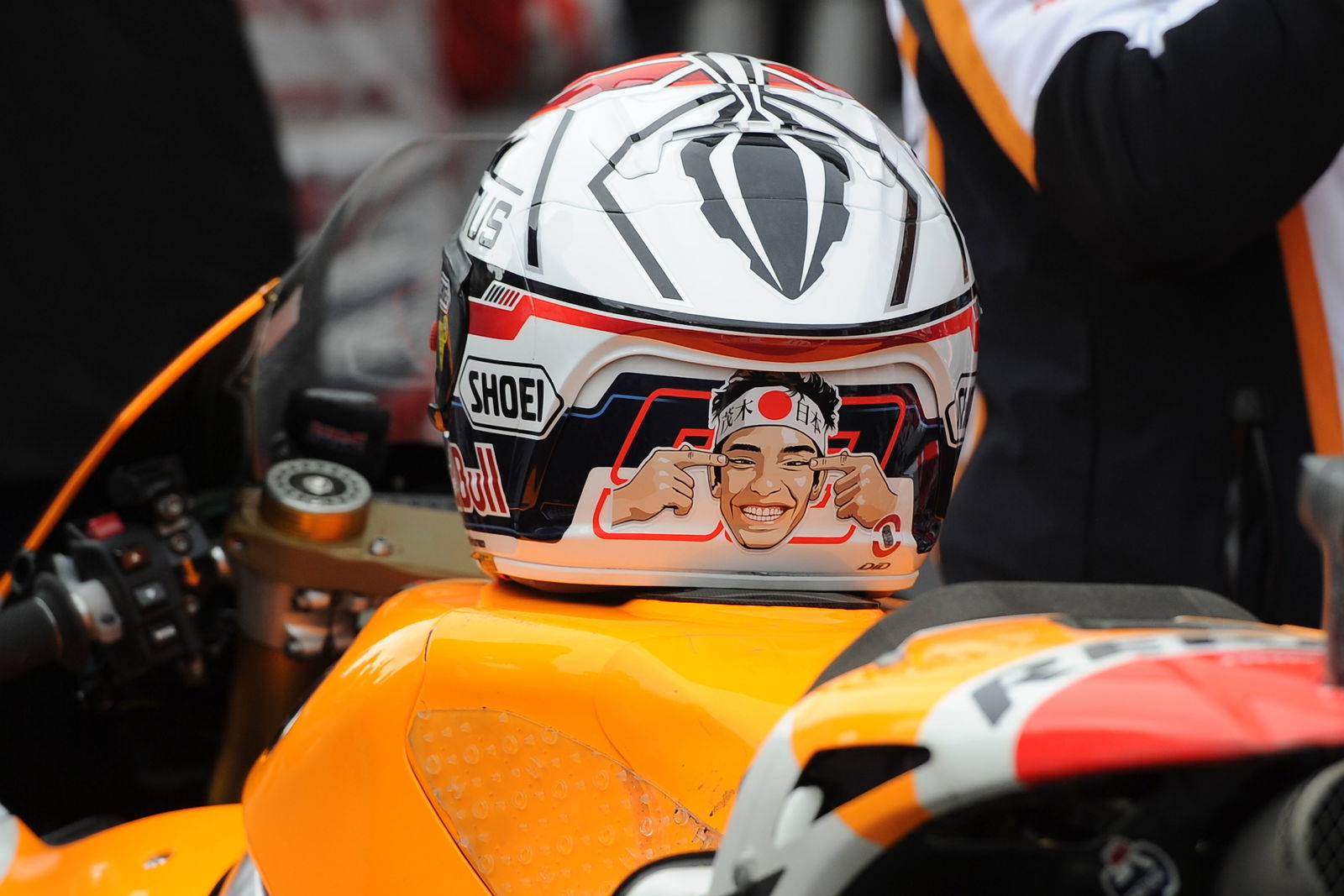 Espargaro bails off after brake issues