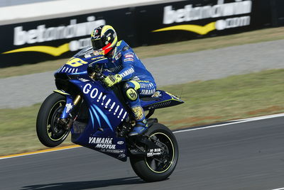 Rossi wheelies, South African MotoGP, 2004