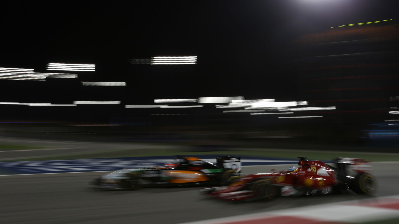 04.04.2014- Free Practice 2, Fernando Alonso (ESP) Scuderia Ferrari F14T and Nico Hulkenberg (GER) S