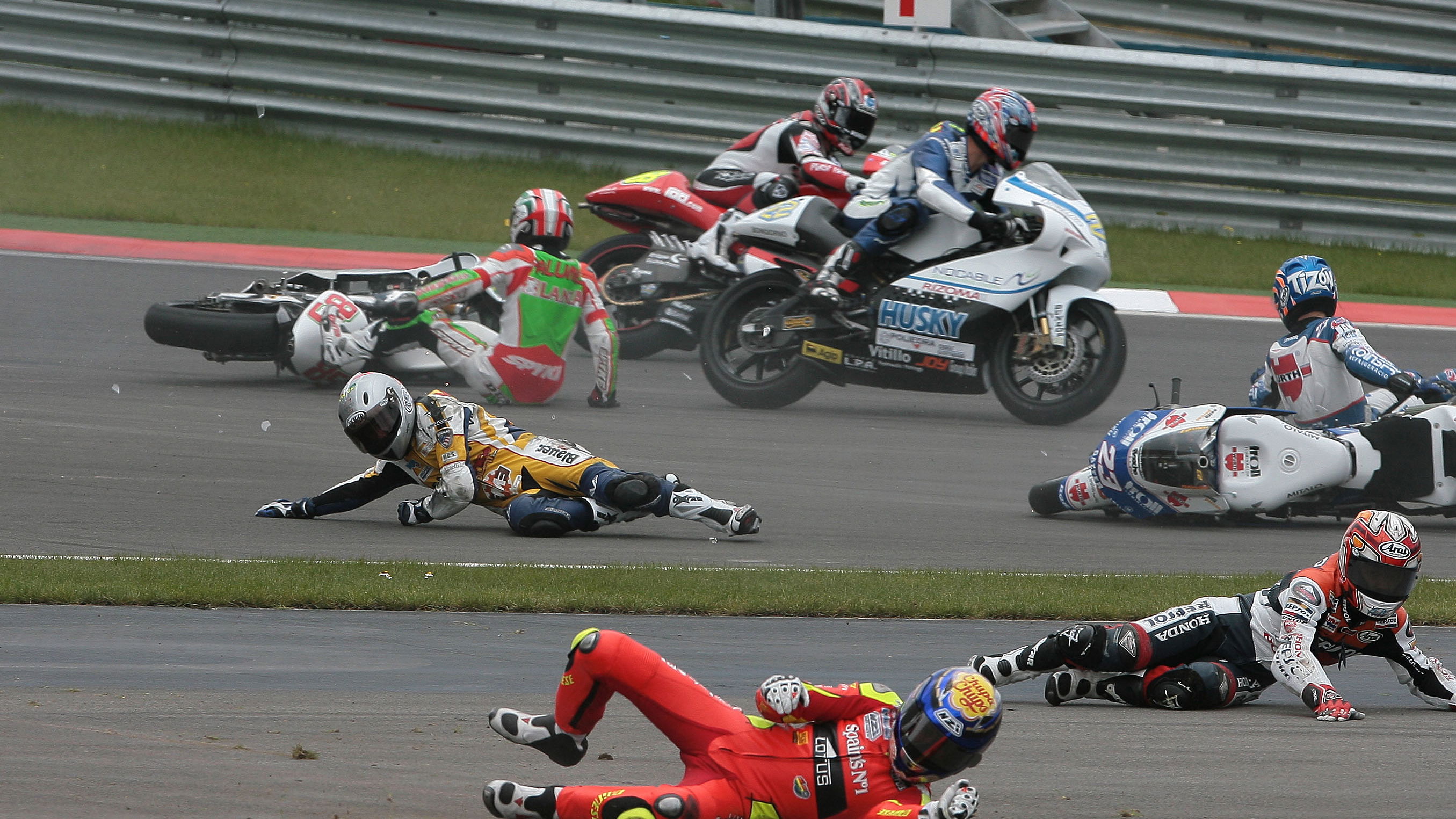 Lorenzo turn 1 crash, Turkish 250GP, 2006