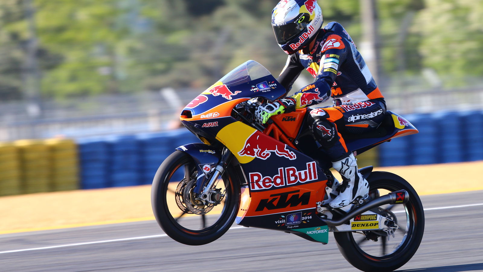 Moto3: Brilliant Miller snatches last lap victory