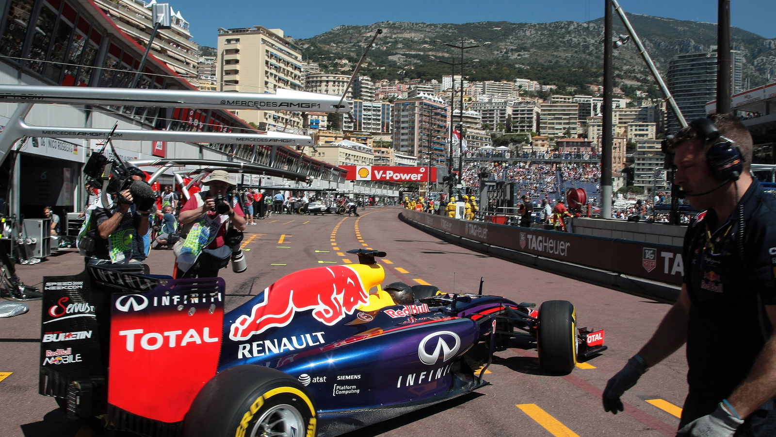Vettel loses 0.4s to ERS issue