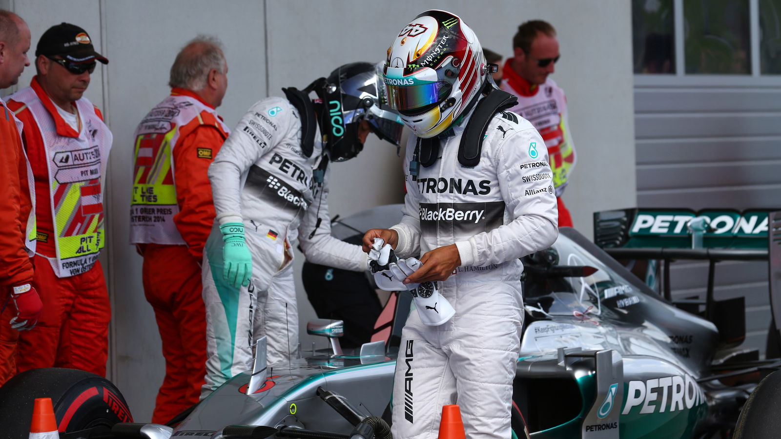 Hamilton still targets victory from P9