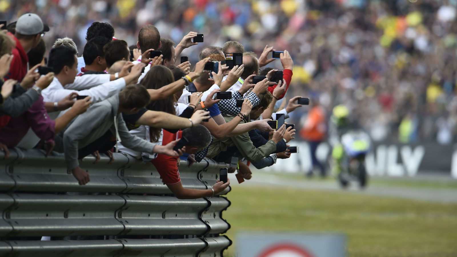Assen switching to Sunday MotoGP race in 2016