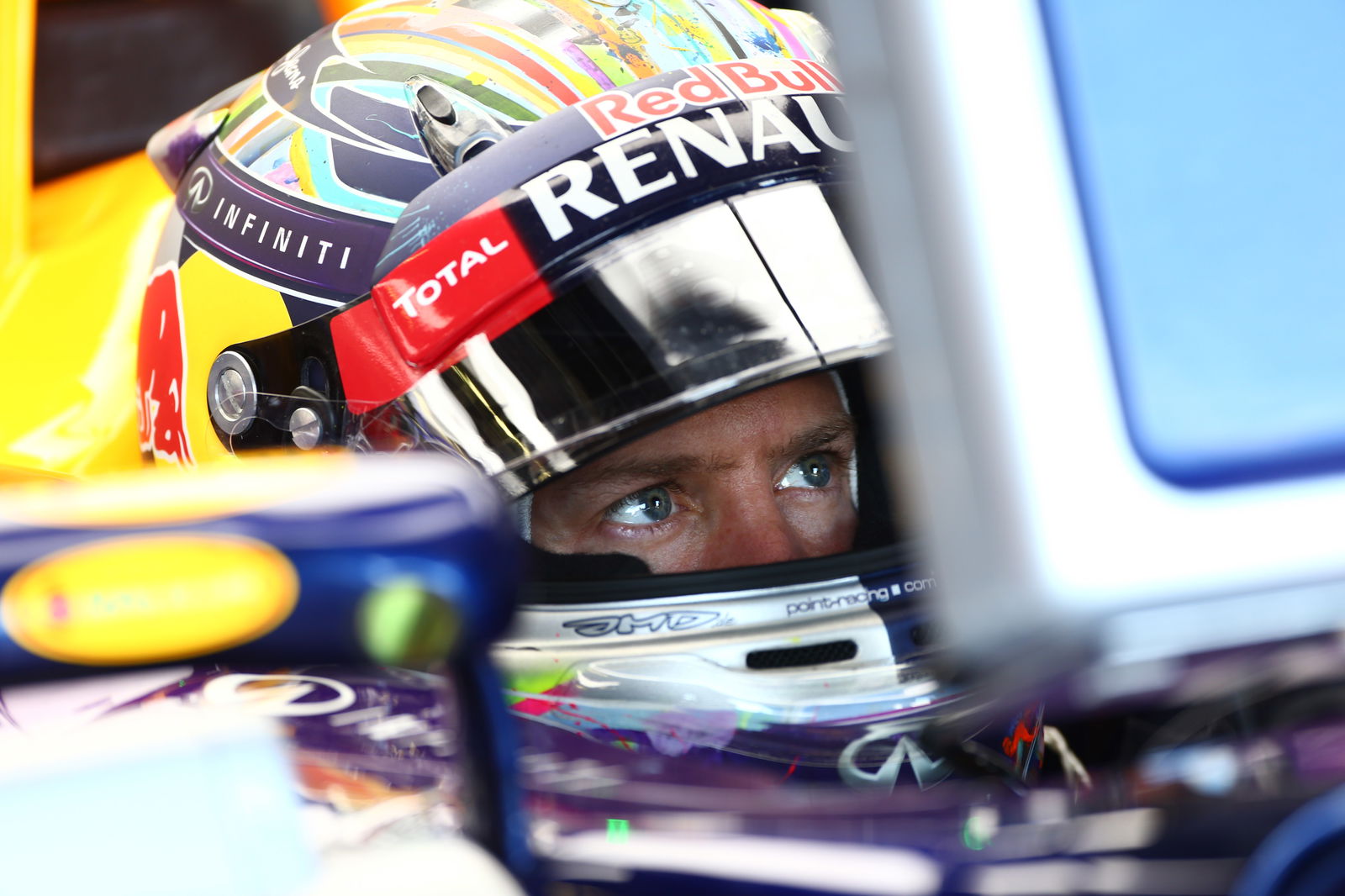 Rosberg takes pole as Hamilton falters