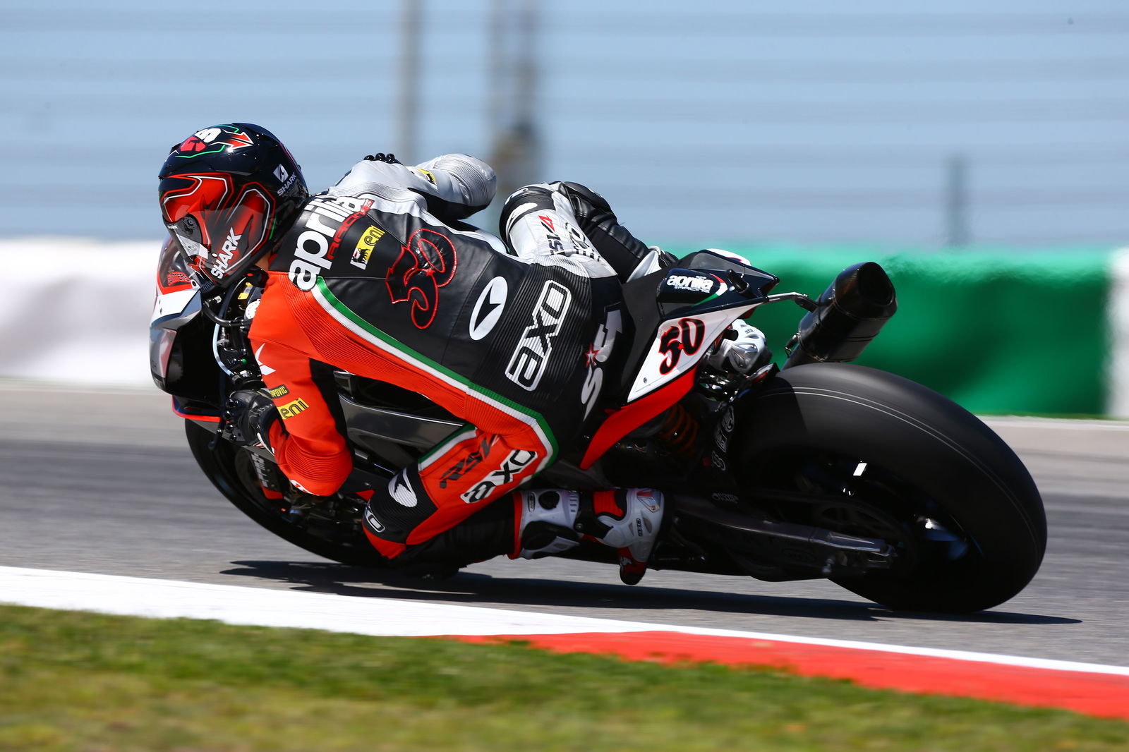 Lowes, Barrier crashes halt second Laguna Seca race