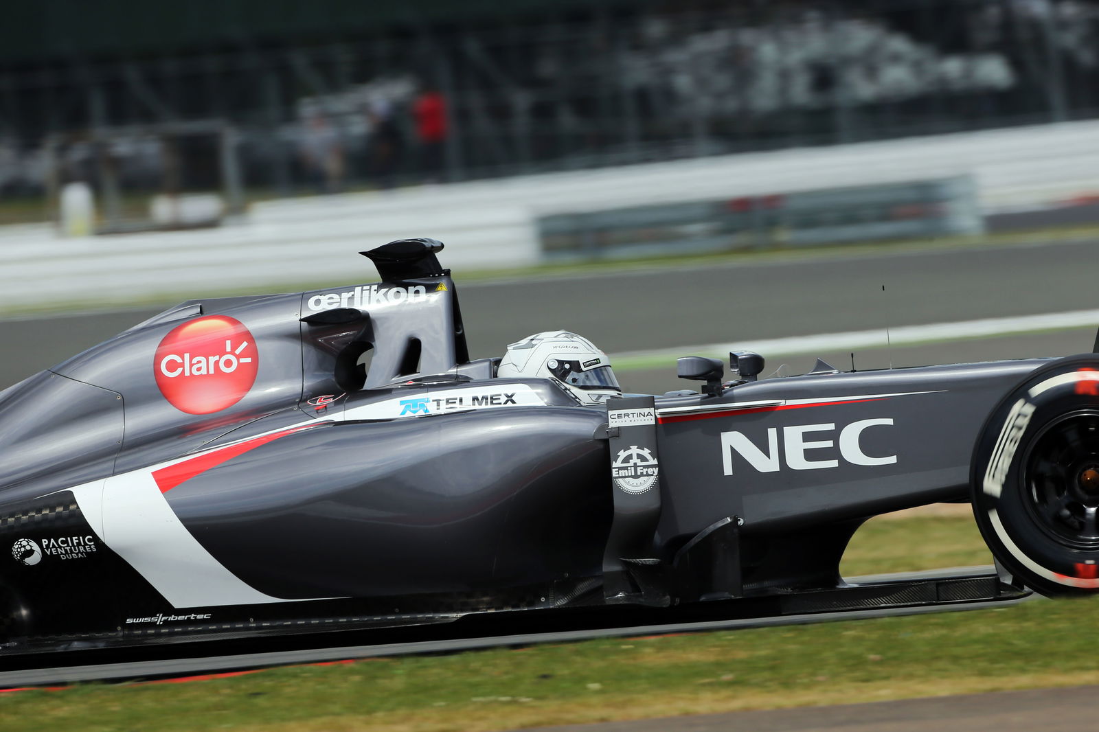 Rosberg 'wants to share' data with Hamilton