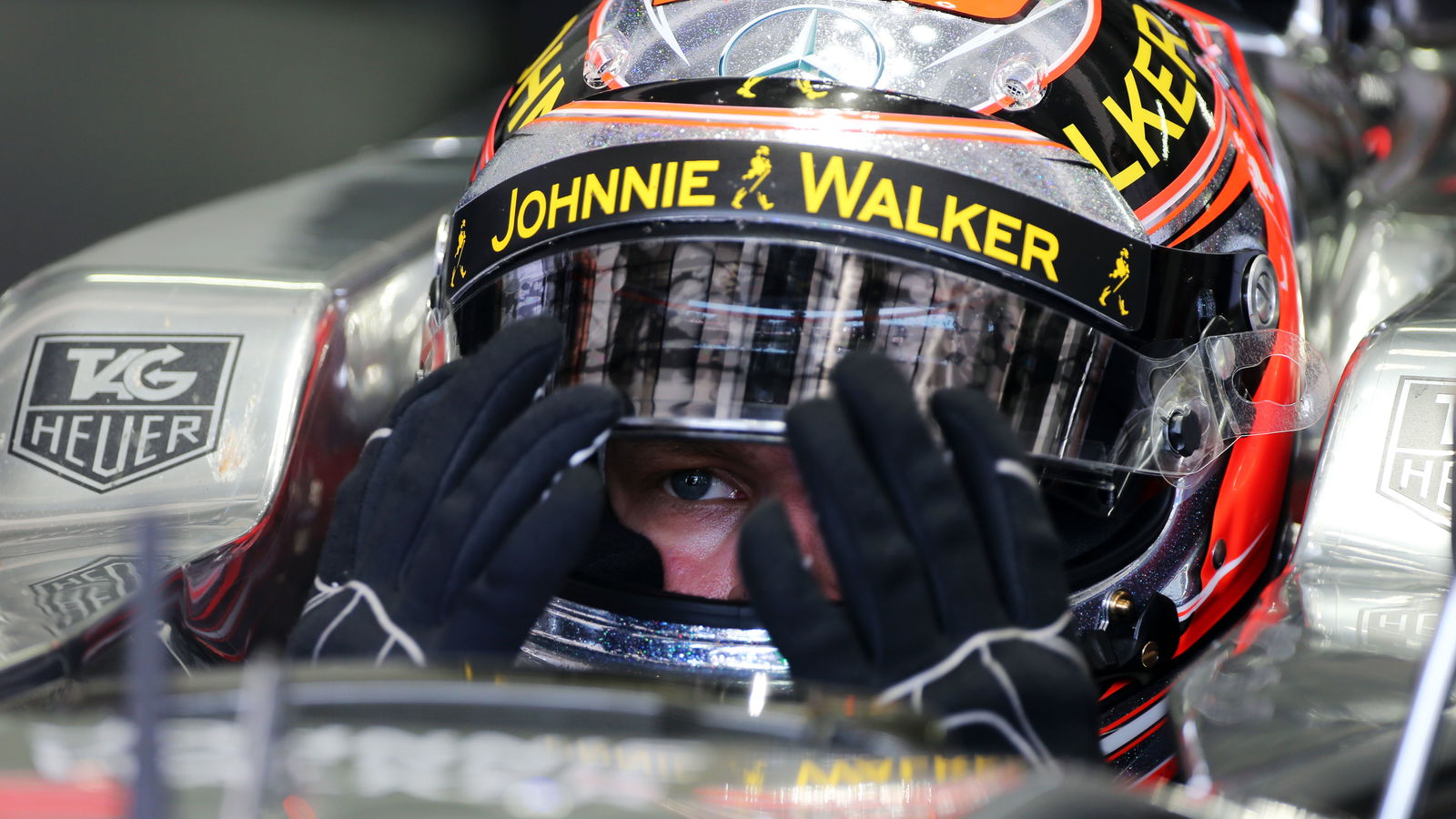 Magnussen set for pit lane start after shunt