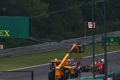 Grosjean crashes while warming tyres