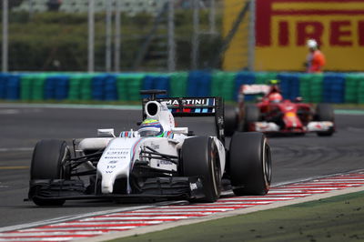 Grosjean crashes while warming tyres