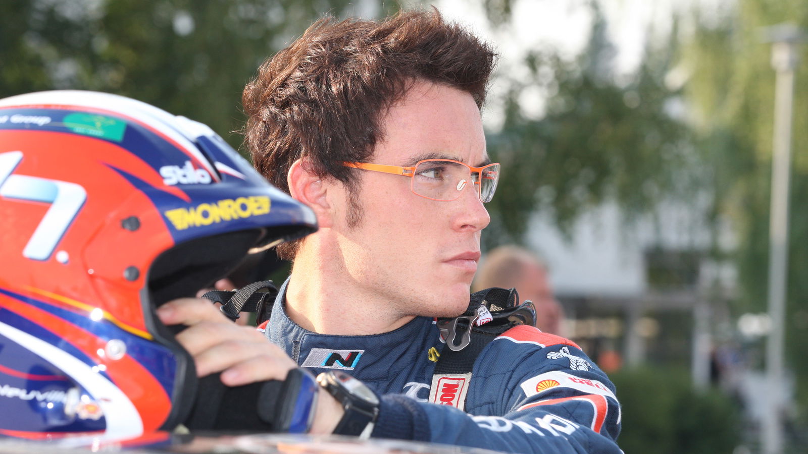Rollcage damage puts Neuville out