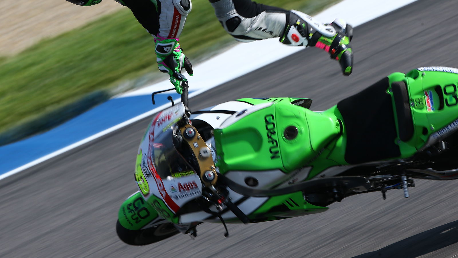 PICS: Alvaro Bautista's huge highside