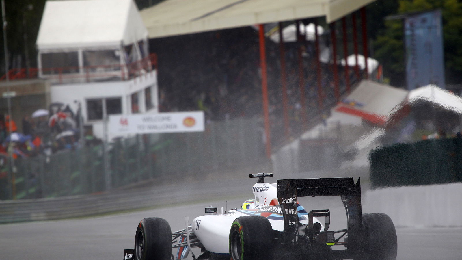 Brakes, traffic hamper Massa qualifying effort