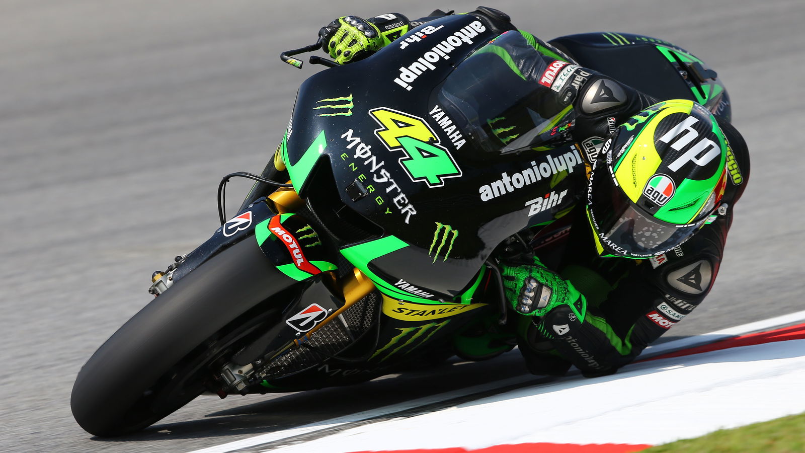 Espargaro fighting to race after foot fracture