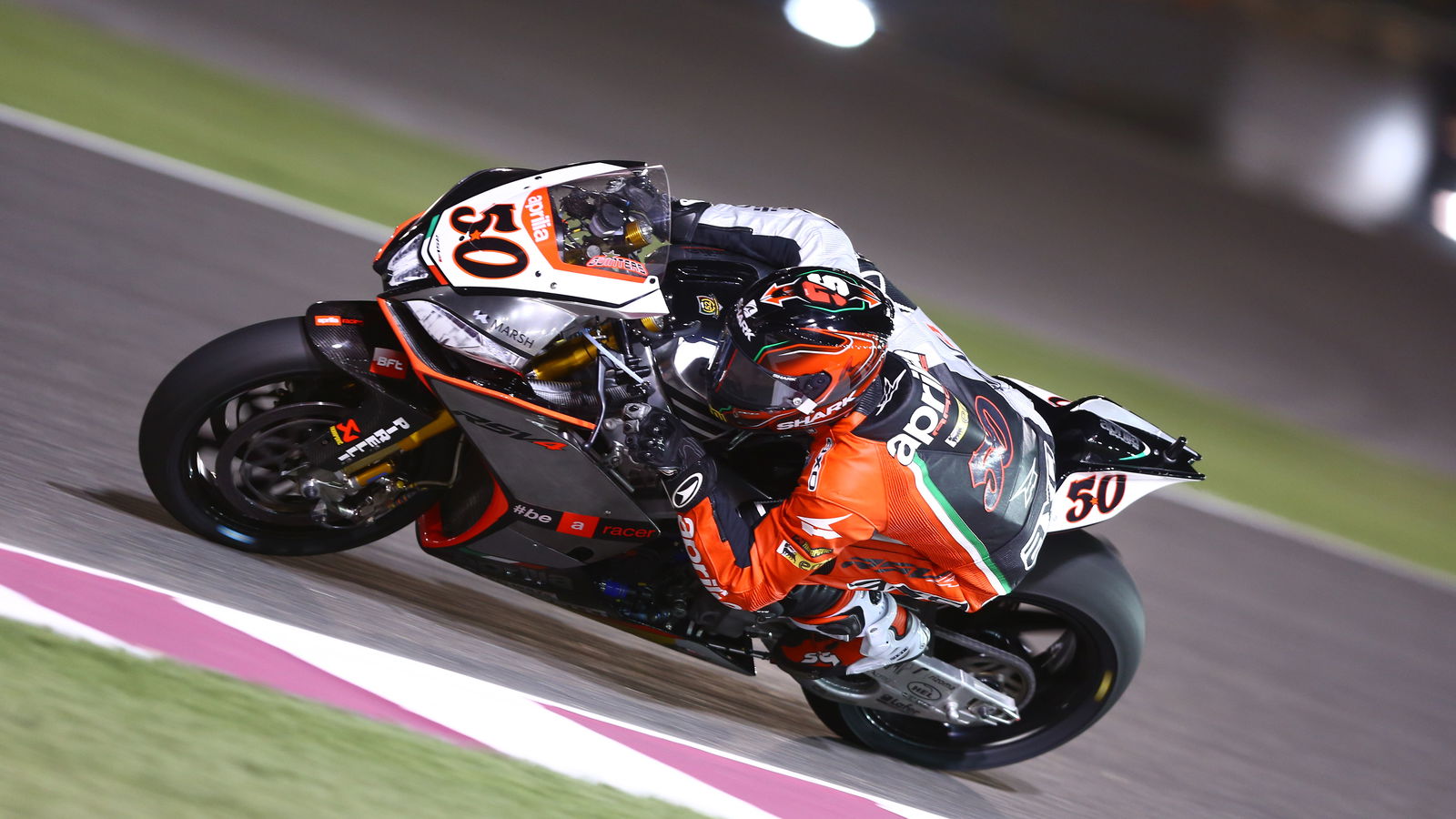 Guintoli wins, Sykes takes three point lead into finale
