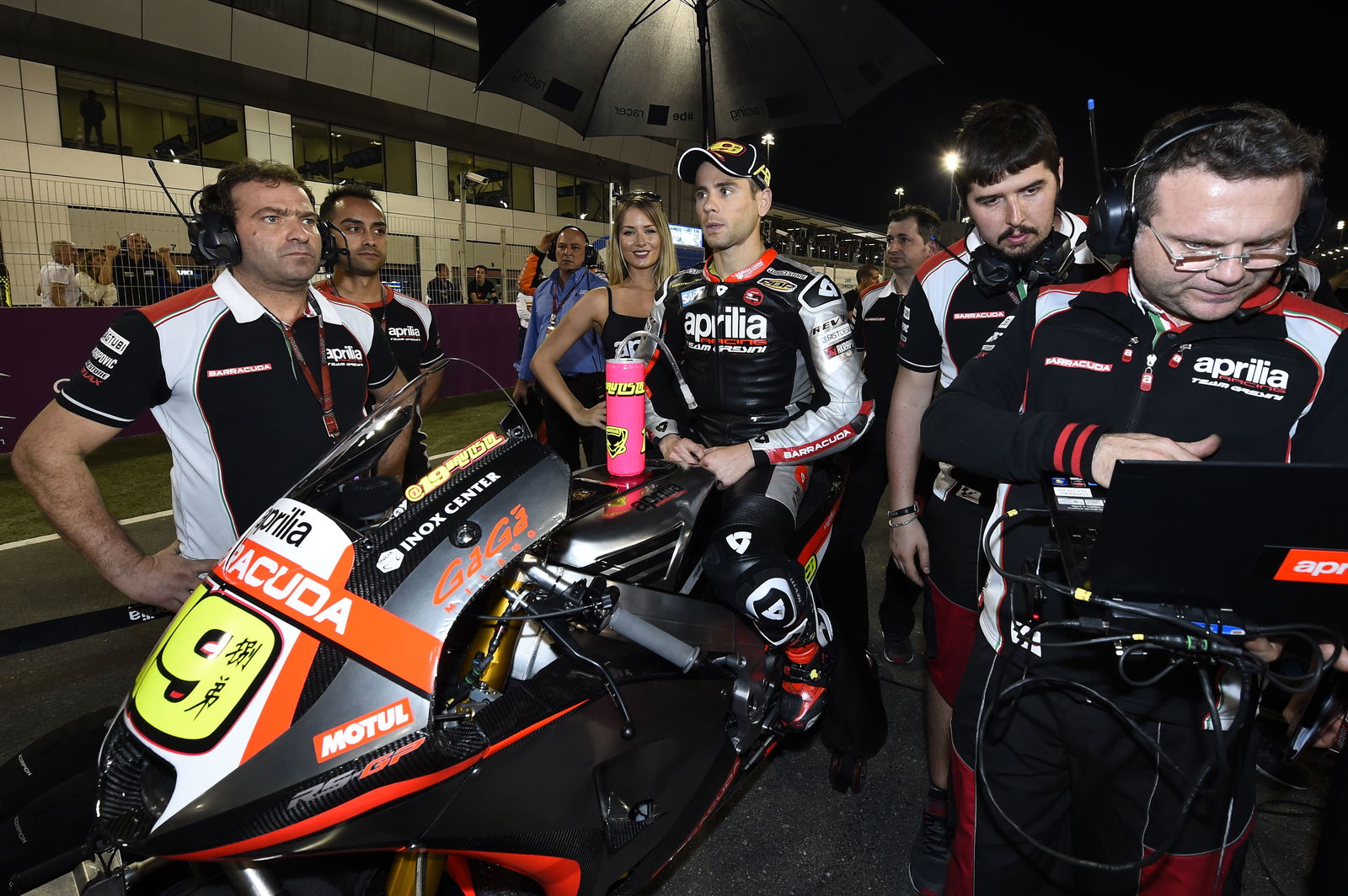 Vintage Rossi outwits Ducati for Qatar glory