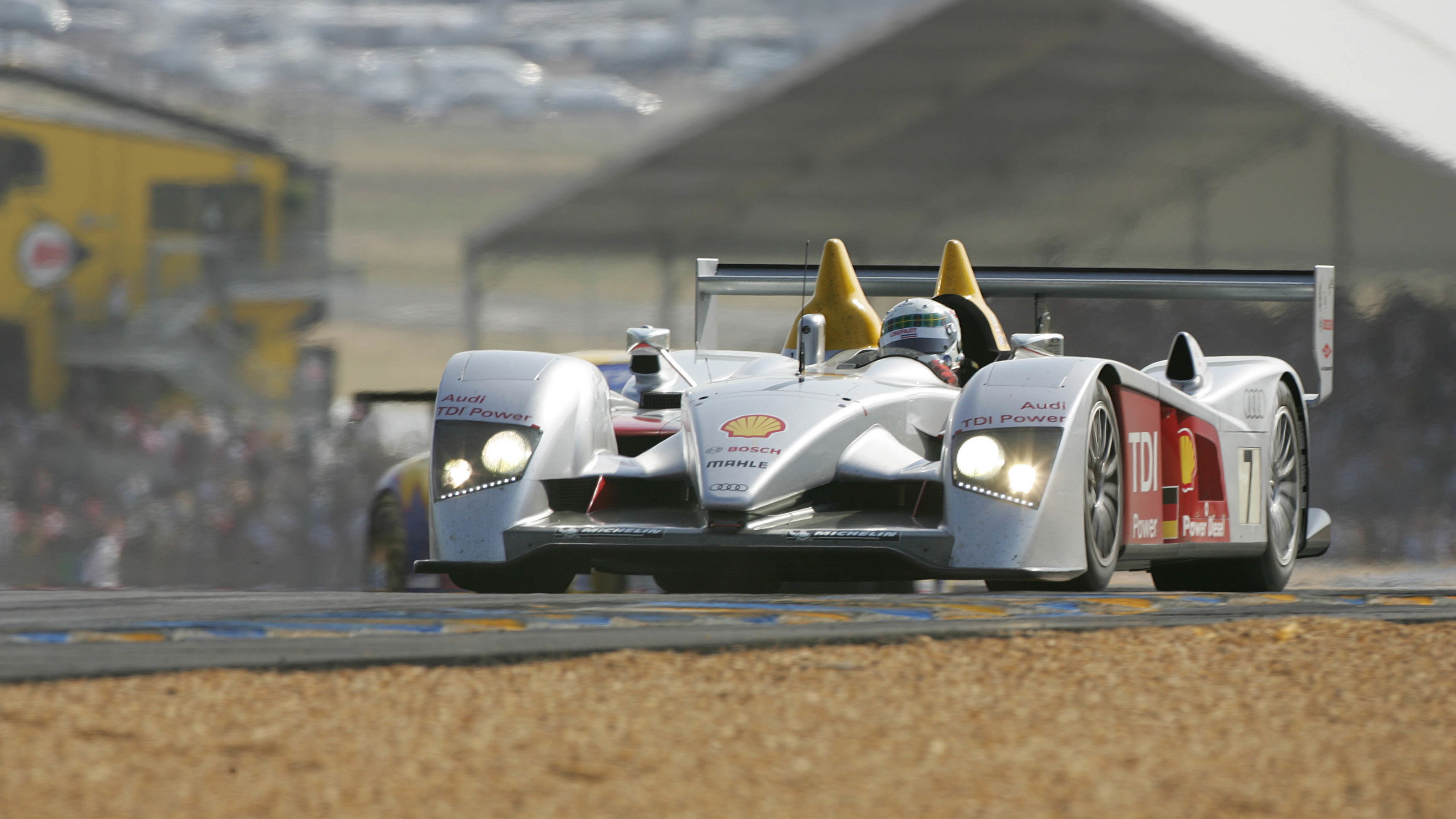 Tom Kristensen (DK), Rinaldo Capello (ITA), Allan McNish (GBR), Audi R10 TDI.24 Heures du Mans, La S