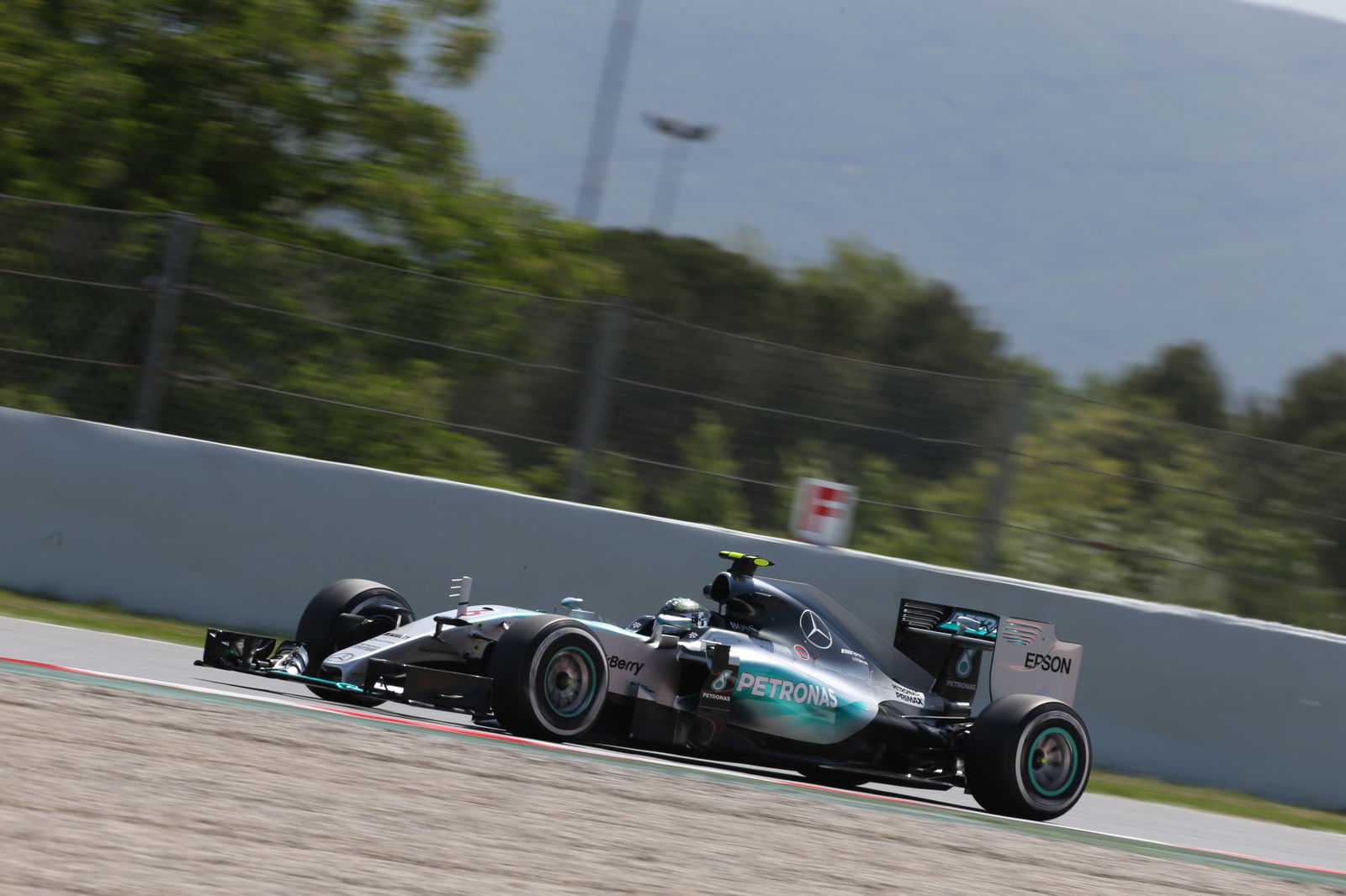 Grosjean starts weekend with an 'explosion'