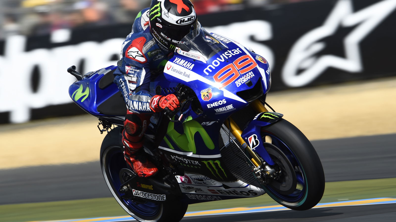 Lorenzo holds off Rossi at Le Mans