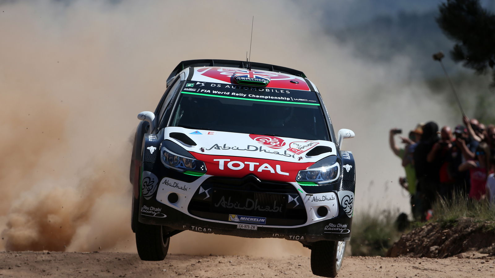 Broken anti-roll bar costs Meeke possible third