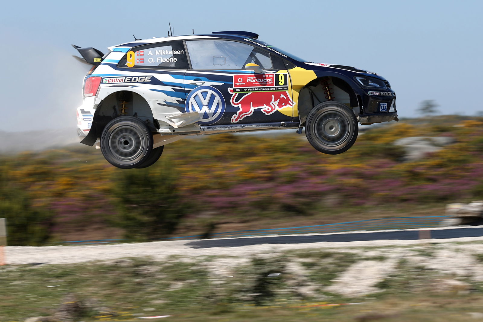 Broken anti-roll bar costs Meeke possible third